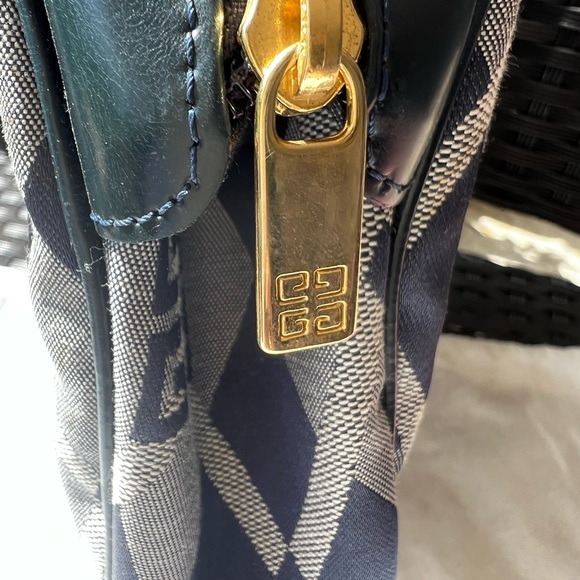 Givenchy Canvas handbag - Picture 9 of 10